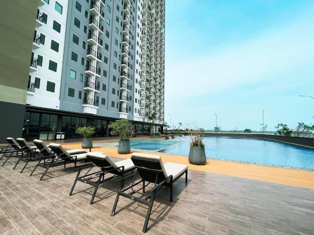 Osaka Riverview Apartment Тангеранг Екстериор снимка